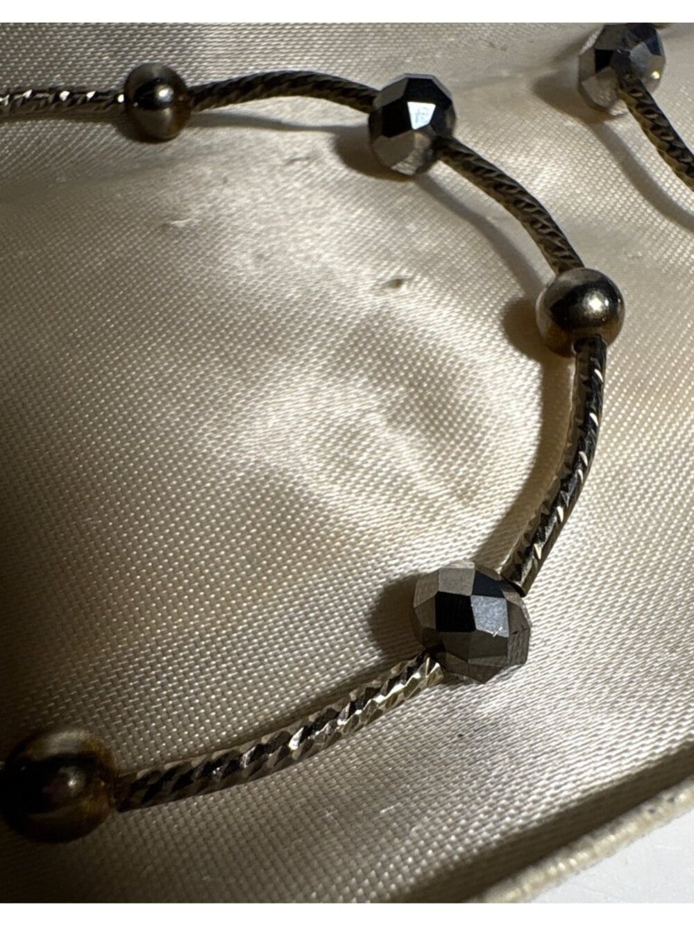 Vintage Hudsons Bay Company Beaded Silver Tone Bracelets Set In Original Box - Picture 4 of 9